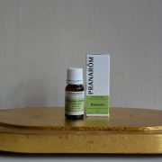 foto aromatherapie, etherische olie ravintsara