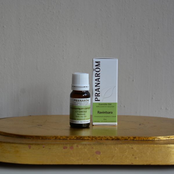 foto aromatherapie, etherische olie ravintsara